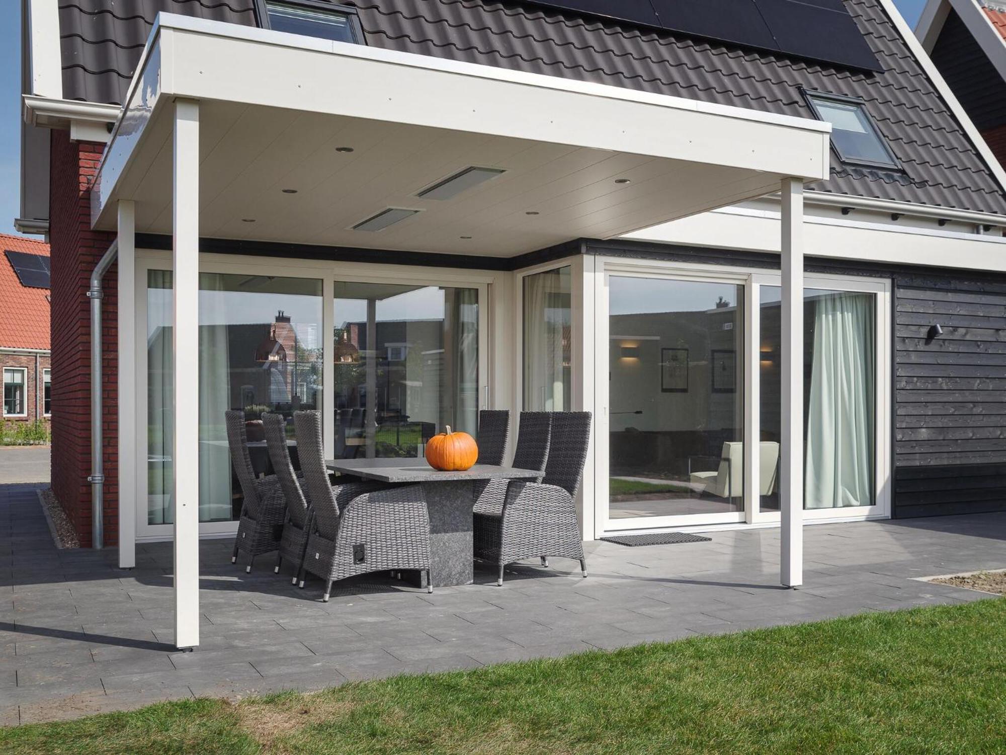 Lovely With A Luxurious Outdoor Sauna *